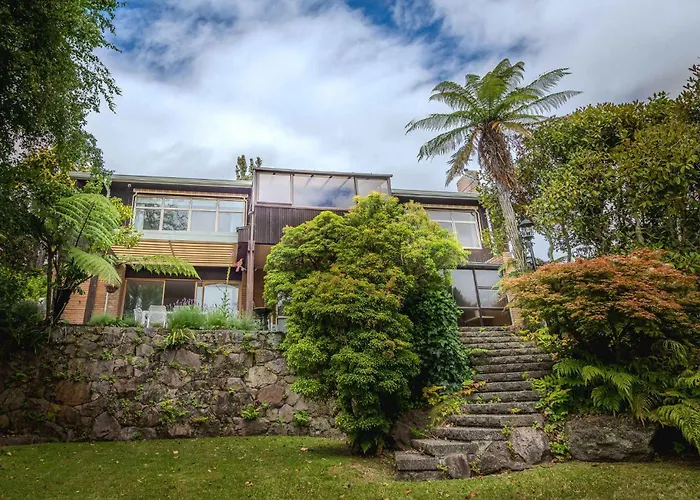 度假居 Highfield On High - 50m To The Redwoods Forest With Pool